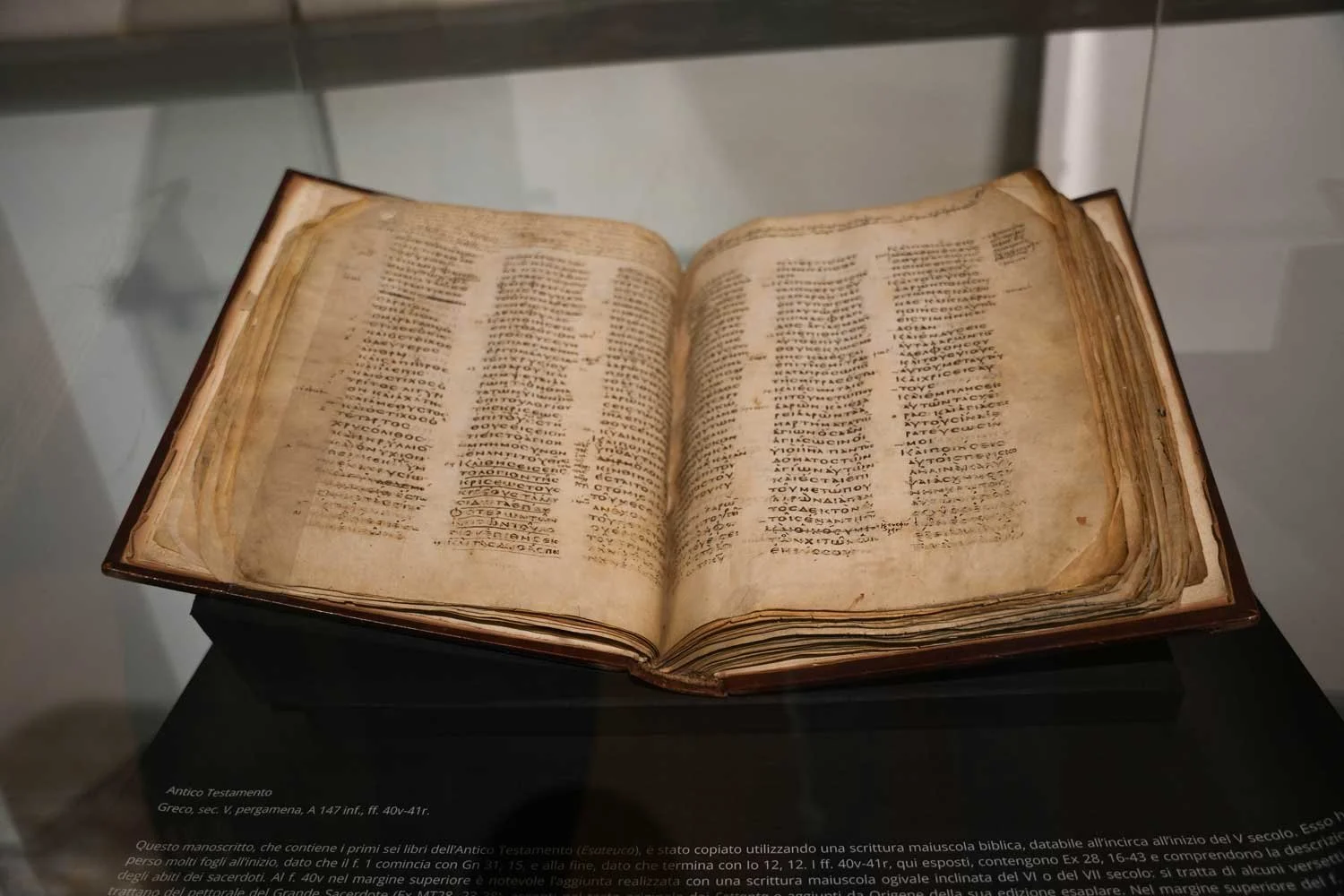 old-book-biblioteca-ambrosiana.jpg