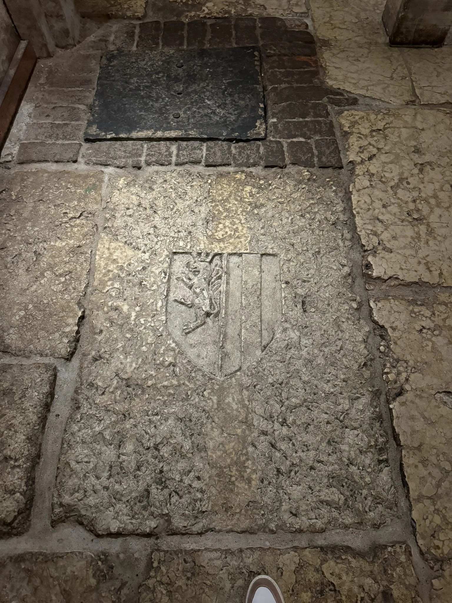 crest-floor-crypt-of-san-sepolcro.JPEG