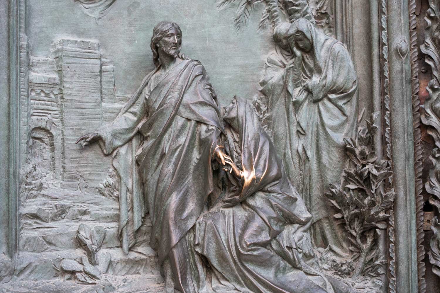 jesus-mary-relief-front-portal-duomo-di-milano.jpg
