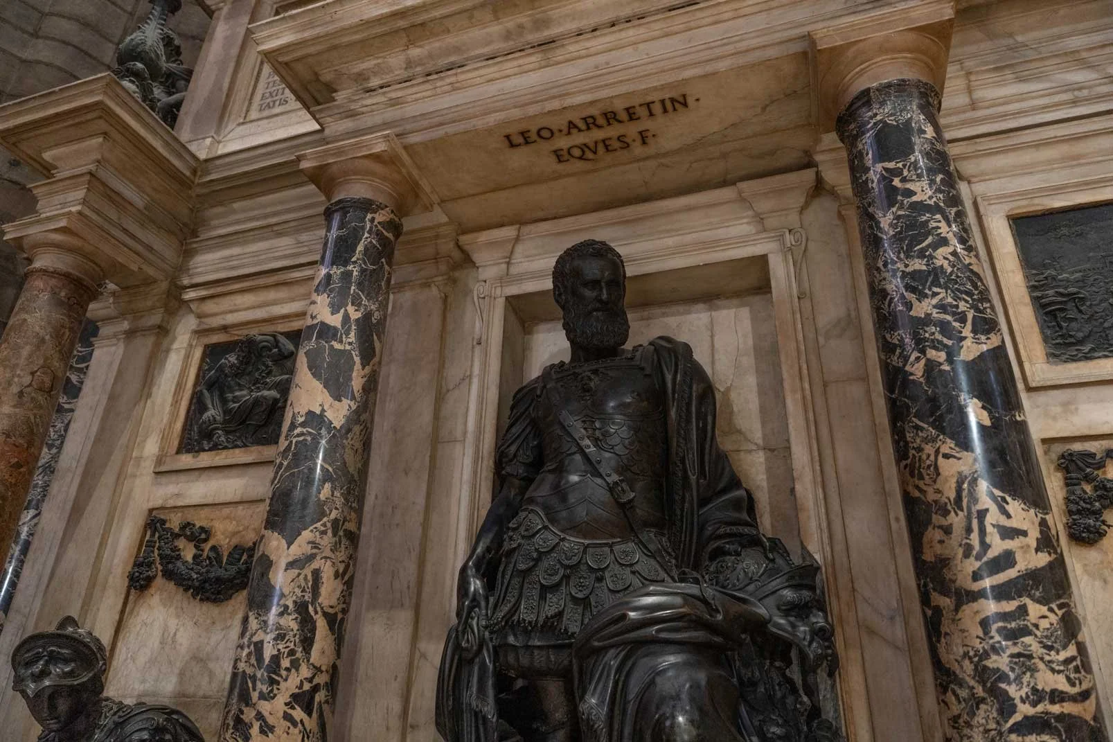 gian-giacomo-medici-statue.jpg