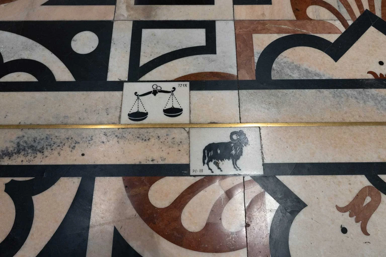 meridian-line-astrological-signs-duomo-di-milano.jpg