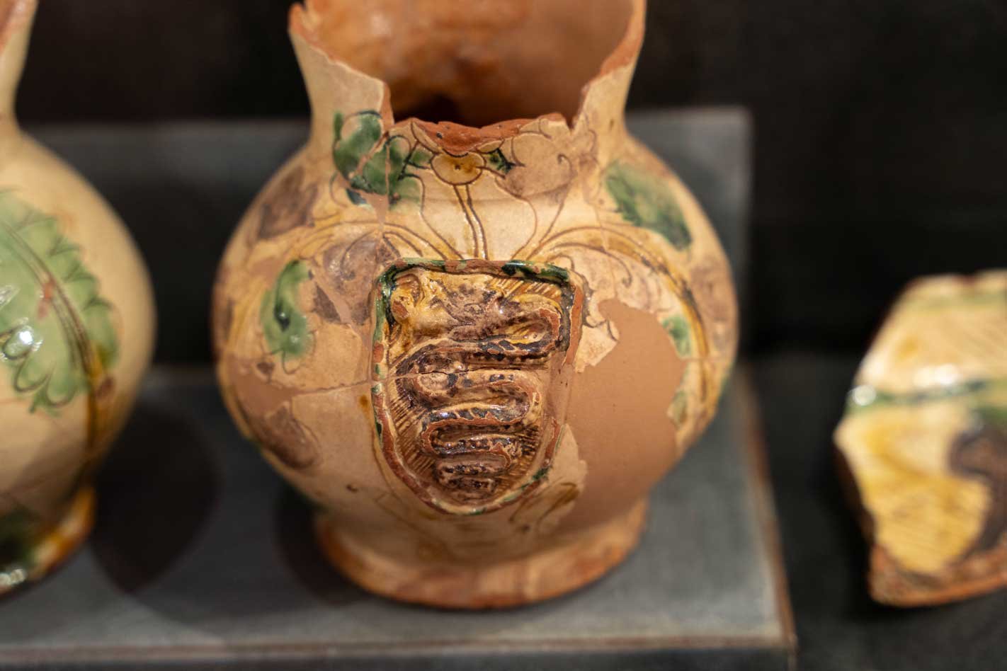pottery-biscione-symbol-archeological-area.jpg