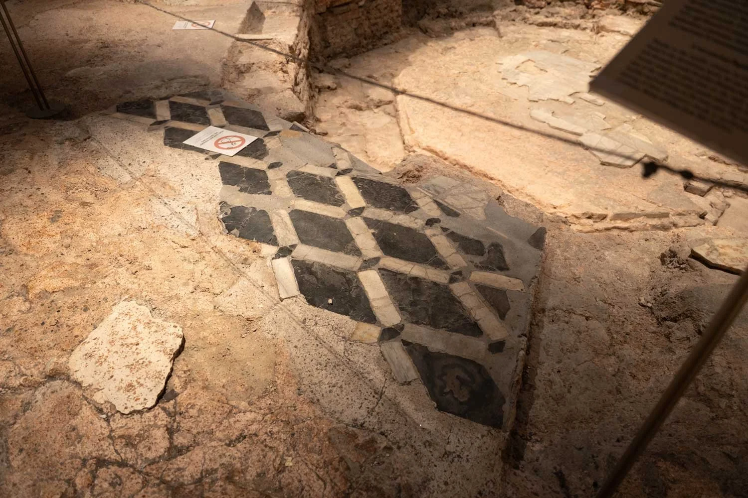 archeological-area-tile-pattern-remains.jpg