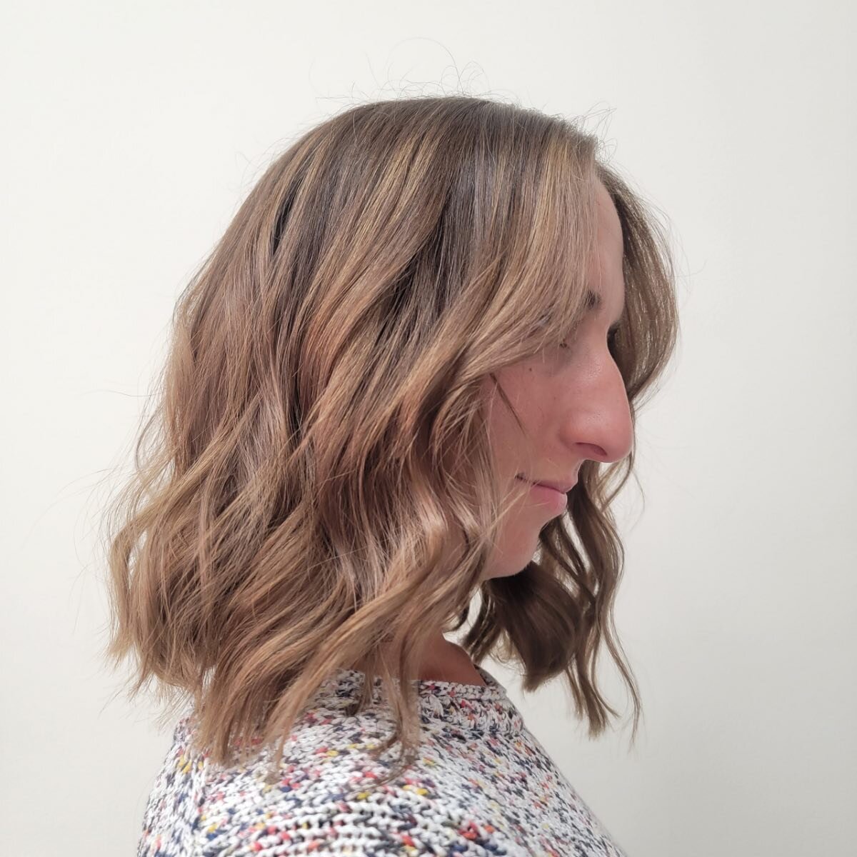 Fall refresh 🍂by @katsabs 
&bull;
&bull;
&bull;
#colormelt #shadeseq #stoneharborsalon #southjerseyhairstylist 
#lobhaircut