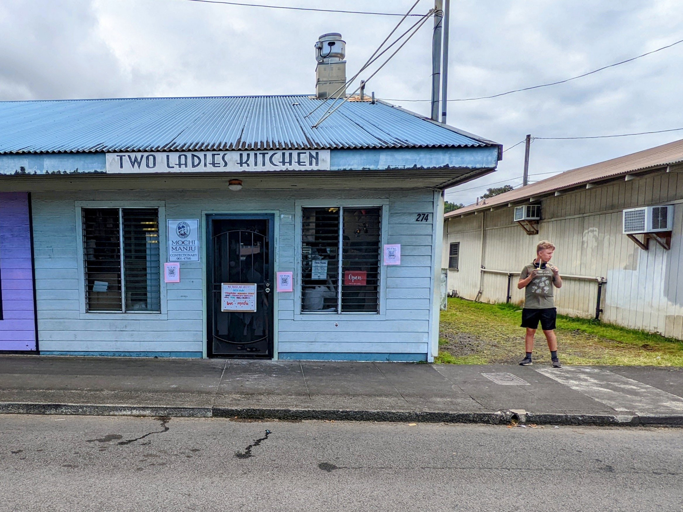  Wilson Outside of Two Ladies Kitchen in Hilo 