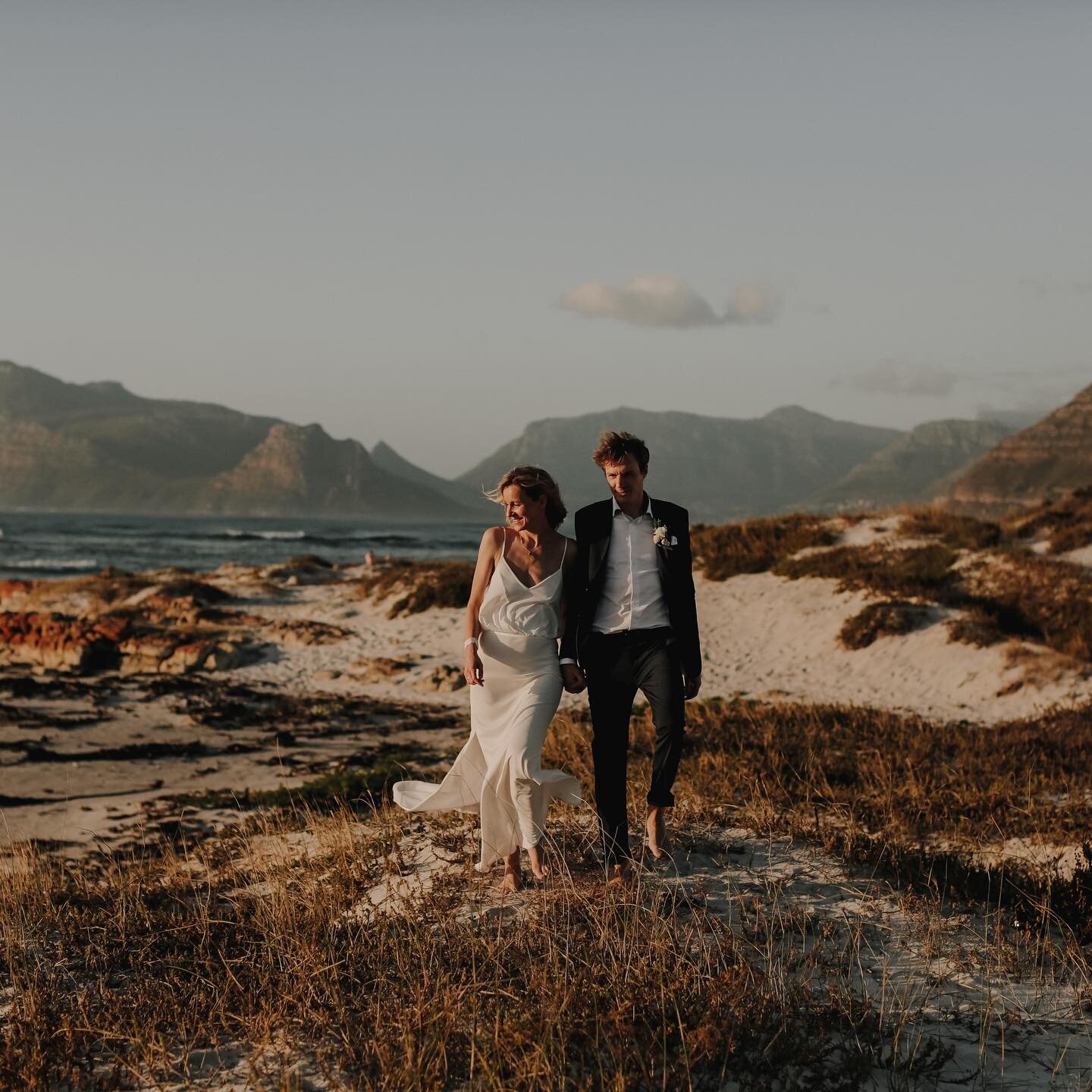 Off to another destination wedding this week! 🏝️🌊🌞 Cannot wait to tell the tropical wedding love story and capture some epic views! 

Today&rsquo;s post is a throwback to gorgeous elopement capture on the misty Cliffs of Cape Town.

#destinationwe