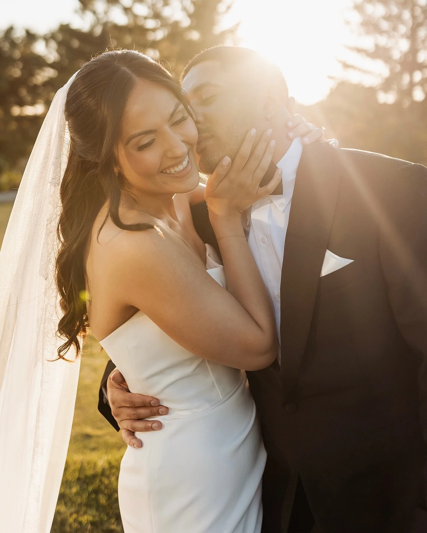 SAMANTHA + JAMEEL 🥂

Location @monthillclub 
Couple sam.dasilva 
Make up @jeigebeauty 
Hair @cc.artistry_ 
Floral @lolabloomsflorist 
Wedding Dress @theroyalbridalboutique 

#LuxuryWedding #LuxuryWeddingsToronto #TorontoLuxuryWedding #WeddingGoals #