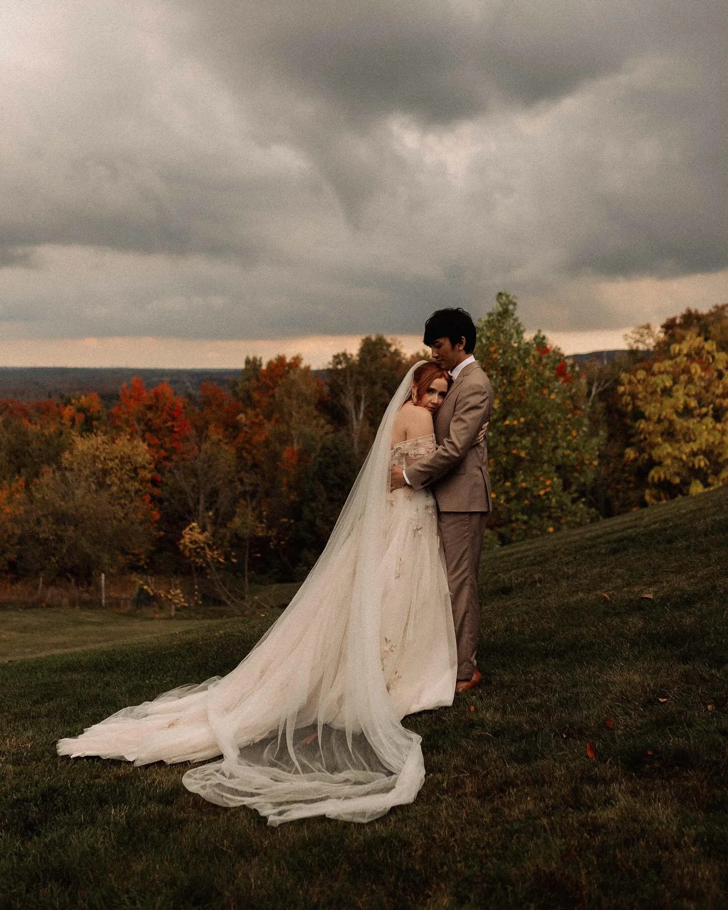 Fall is officially here! ❤️

Bride - @tiannakiersten 
Groom - @hunterwongwedding 
Makeup - @satinestudio 
venue - @caledonmountainvineyards 
Dress- Best of Bride