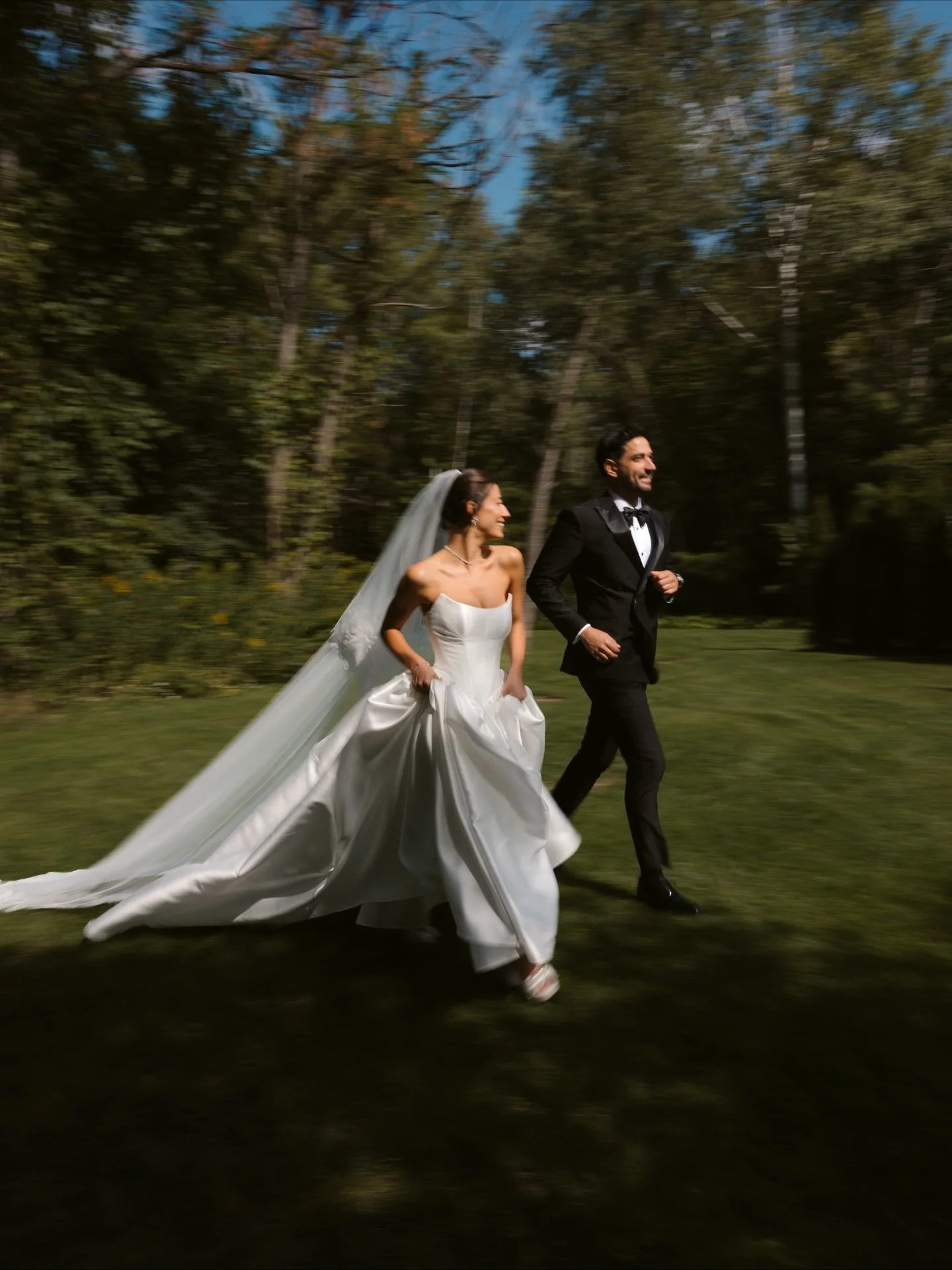 SABRINA + GIULIANO 💫🥂 

Location : @threefeathersterrace 
Planner : @jennaplannedthis 
Dress : @kyhastudios 
Hairstylist : @oneshinybee 
Makeup Artist : @celinabmua 
Florals : @lapassionestudio.ca 
Video Content : @contentcreatoretc 

#LuxuryWeddin
