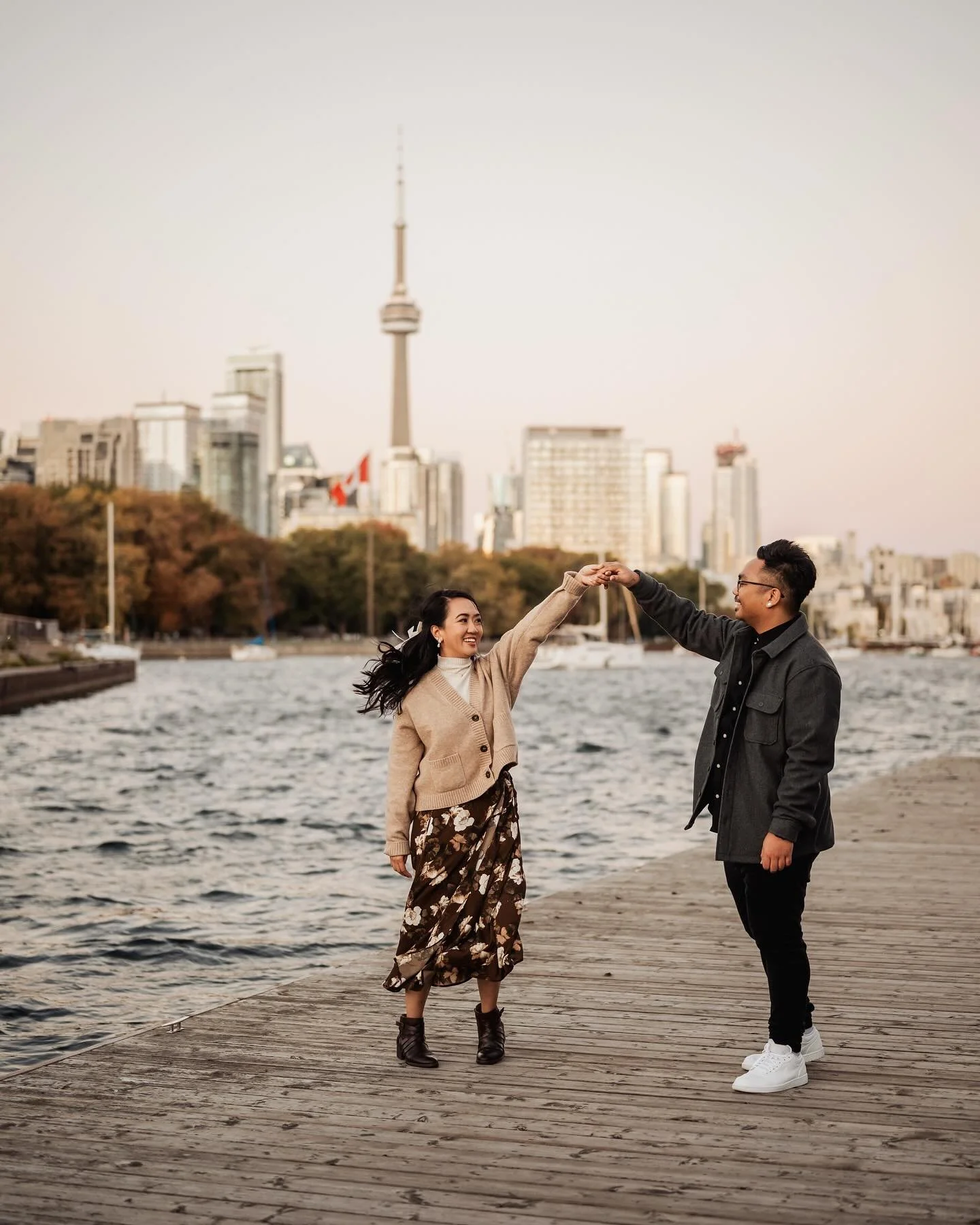 Catching the last golden glow of autumn with James &amp; Jennelyn 🍂💍 Toronto&rsquo;s Trillium Park gave us the perfect backdrop to celebrate their love before winter rolls in. ❤️ 

Couple: @jennelynpamin @jamesragudo
Hair/Make-up - @denissenicolema
