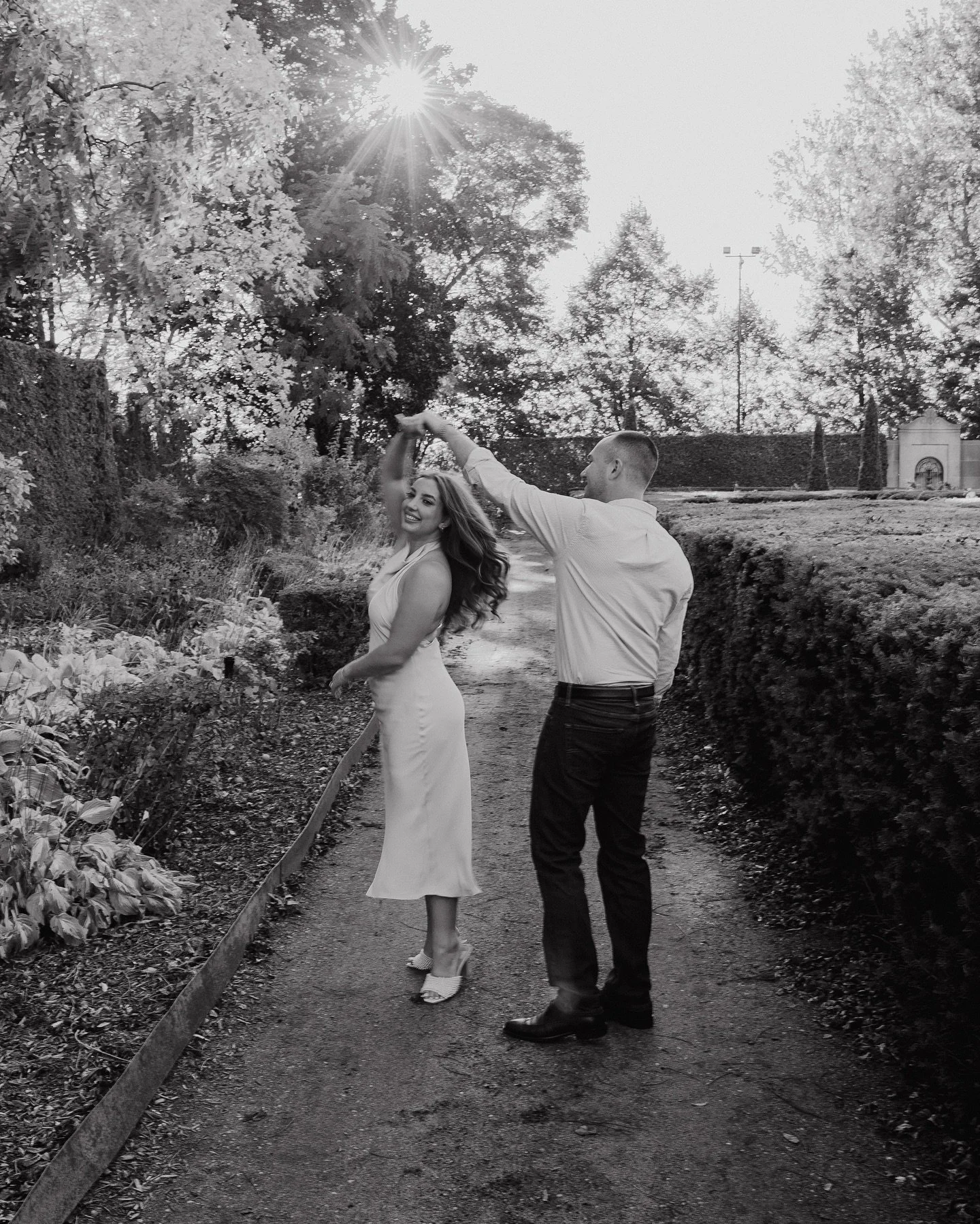 When you know, you know🥂

@emmaventresca @paulozanic 

#Engaged #SheSaidYes #EngagementRing #EngagementPhotos #BrideToBe #WeddingInspo #LoveStory #EngagementSession #Shesaidyes #FutureMrs #WeddingSeason #WeddingPlanning #howheasked #luxwedding #toro