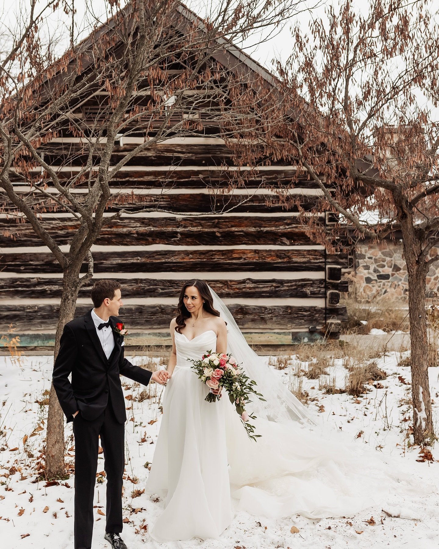 STEPHANIE + ROBERT ❄️

@hbird.steph 
@robgrat 

Venue @mcmichaelgallery @hazeltonmanor 
Make up @biancambeauty 
Flowers @flowersinwesthill 
Wedding dress @bluivorybridal 

#torontoweddingphotographer #weddingphotography #gtaweddingphotographer #toron