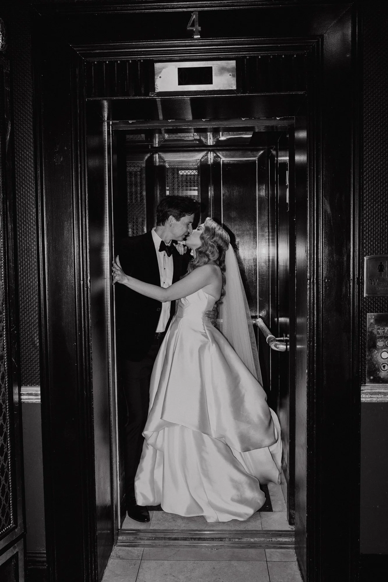wedding-photography-sydney-aunrey-windsor-arms-hotel-58.jpg