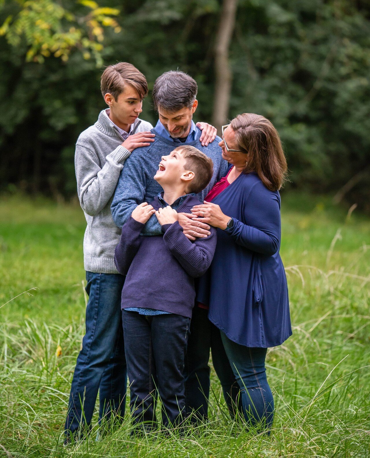 You know what&rsquo;s super fun?! It&rsquo;s super fun when worlds collide! Emily contacted me this spring to schedule a family session for the fall after winning a gift certificate at a school fundraising raffle. Fast forward a few months and I real