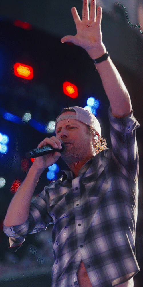 Dierks Bentley 21 vertical.gif