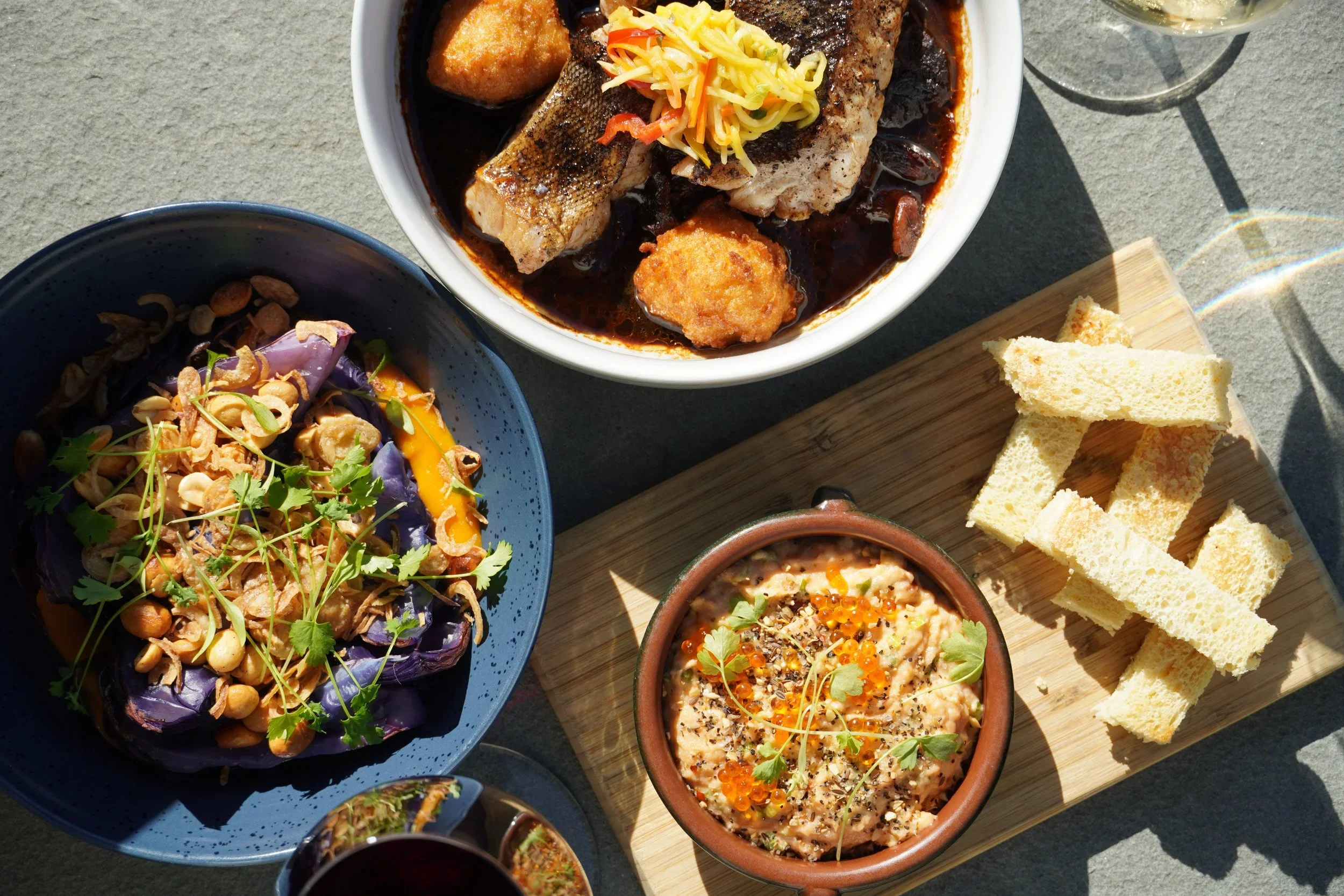      

 
   Where Locals Eat in Stowe VT: A Seasonal Dining Guide  When it comes to finding the best places to eat in Stowe, locals know that seasonality matters. Vermont dining changes with the harvest, and restaurants that follow the seasons offer 