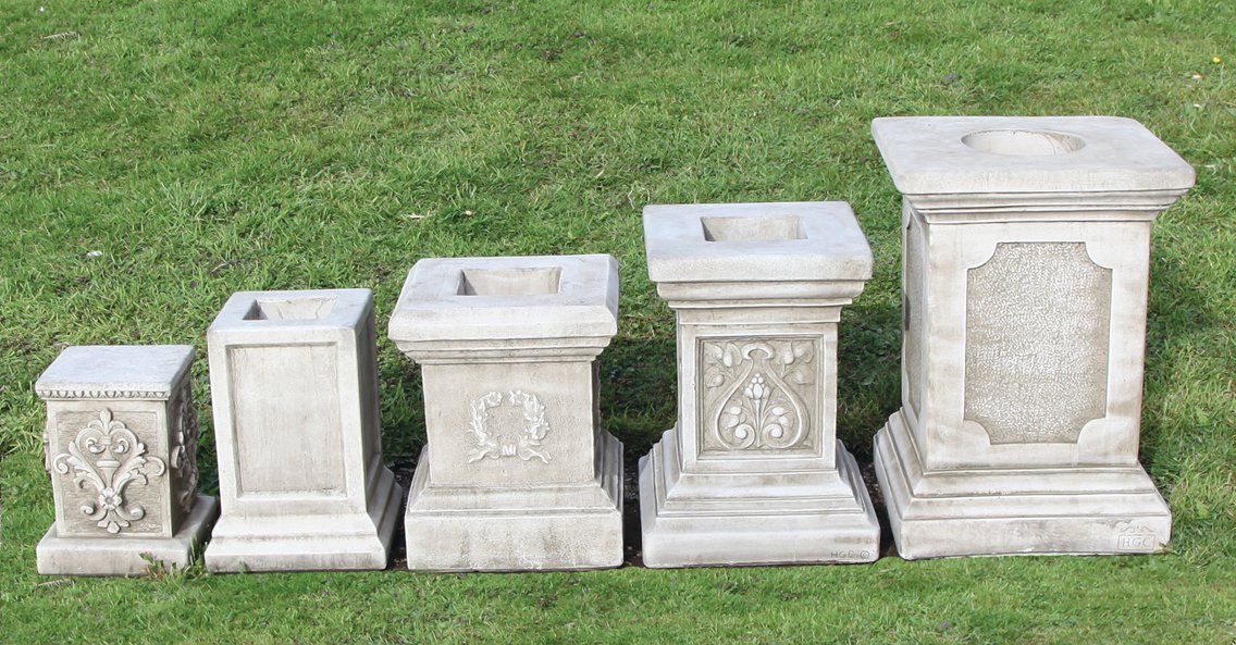 small emblem plinth.jpeg