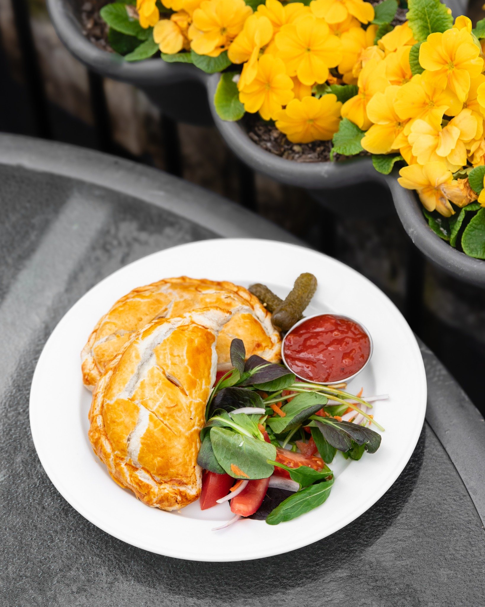 Introducing our mouthwatering Father's Day special! ⭐

Our kitchen have whipped up some Cornish beef pasties! Served with salad, tomato relish, and tangy pickles. Treat Dad this Sunday to a delicious meal he won't forget🥟🥗 

This weekend only!

#Fa