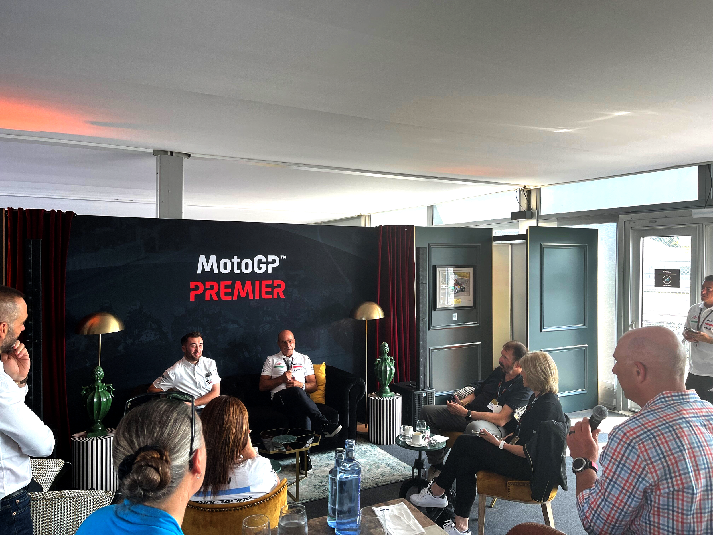 72_DPI_WEB-MotoGP-Premier-2022-San-Marino-Premier-Lounge-Executive-Appearance 5.png