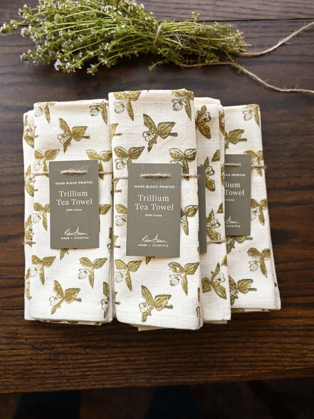 For the trillium lover - hand block printed tea towels, bandanas, tote bags, napkins and the new pouch. ✨ Shop the full line in the Holiday Shop. 🎄 Link in Bio
