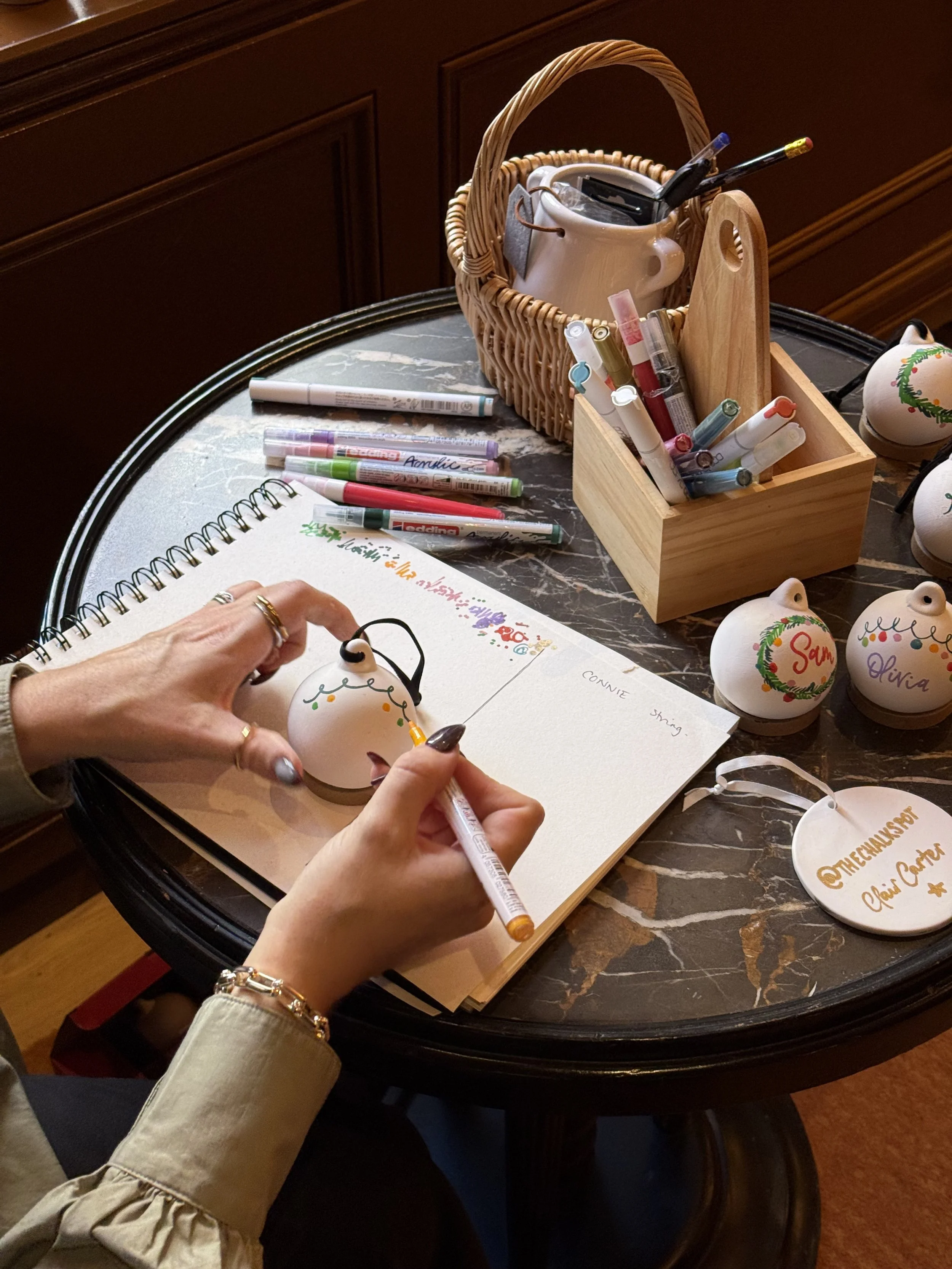 Live Art Illustrators - specialists in live event illustration - guest portraits - customising - personalisation - live art portrait artists - event artists