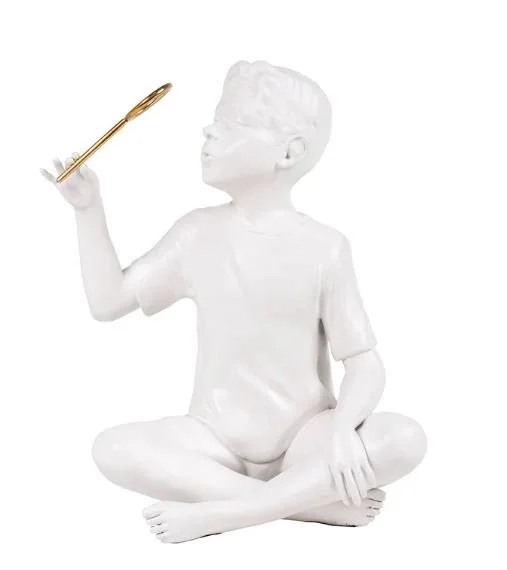 ESCULTURA GAEL - MENINO E LUPA DOURADA | R$ 3.035,00