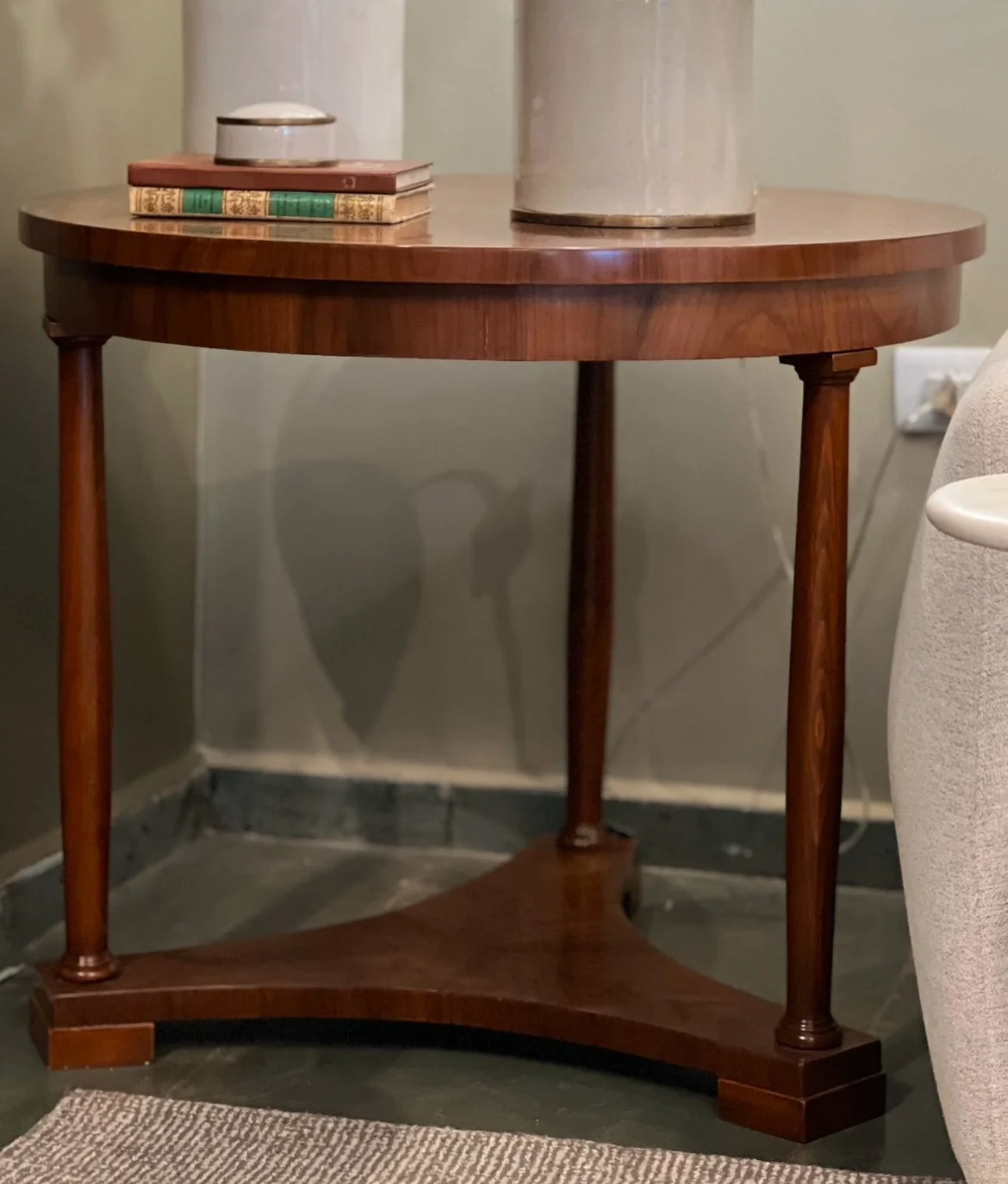 MESA LATERAL EM MADEIRA  l  R$ 11.748,00