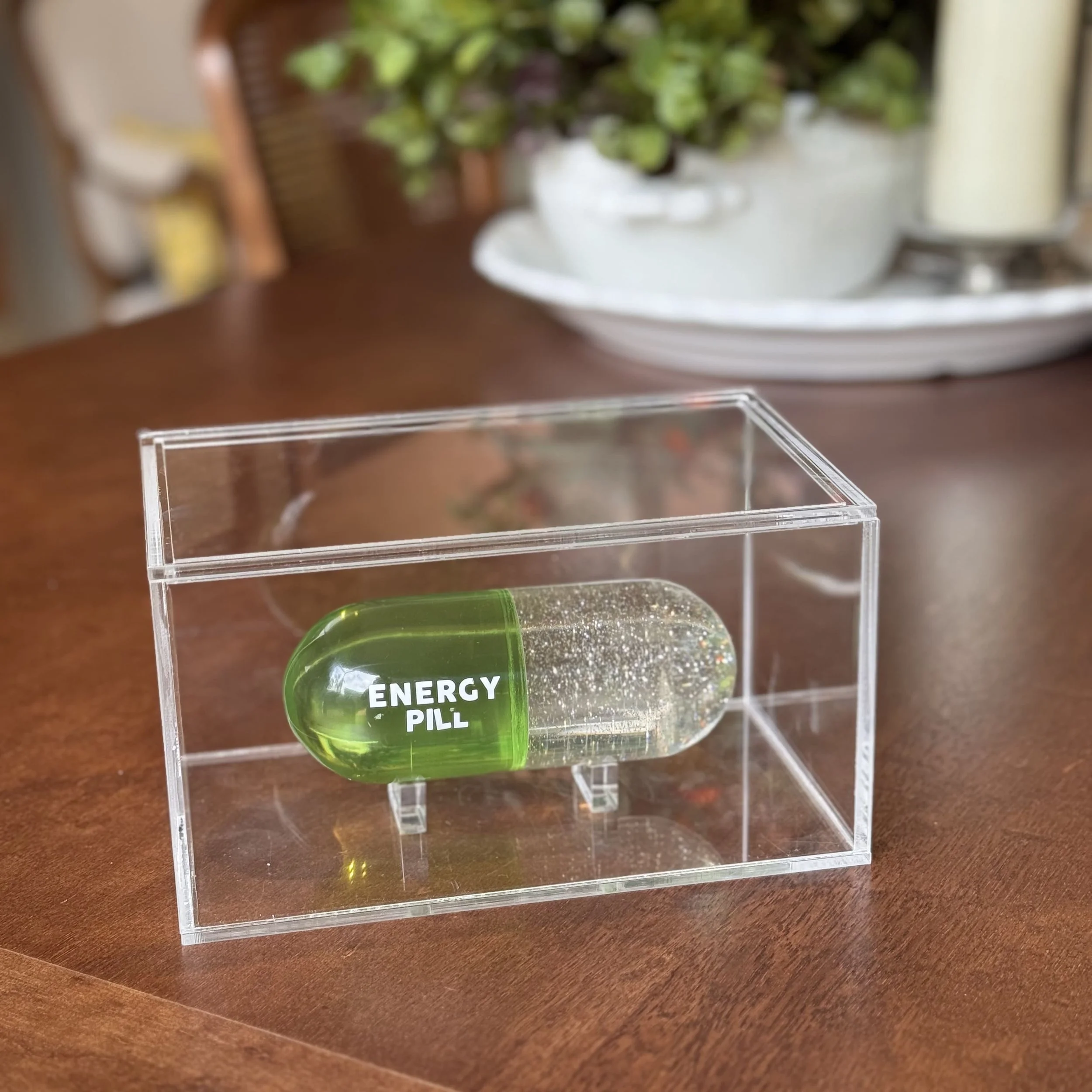 PILL VERDE ENERGY C/ GLITTER EM CAIXA ACRILICO | R$ 2.170,00	