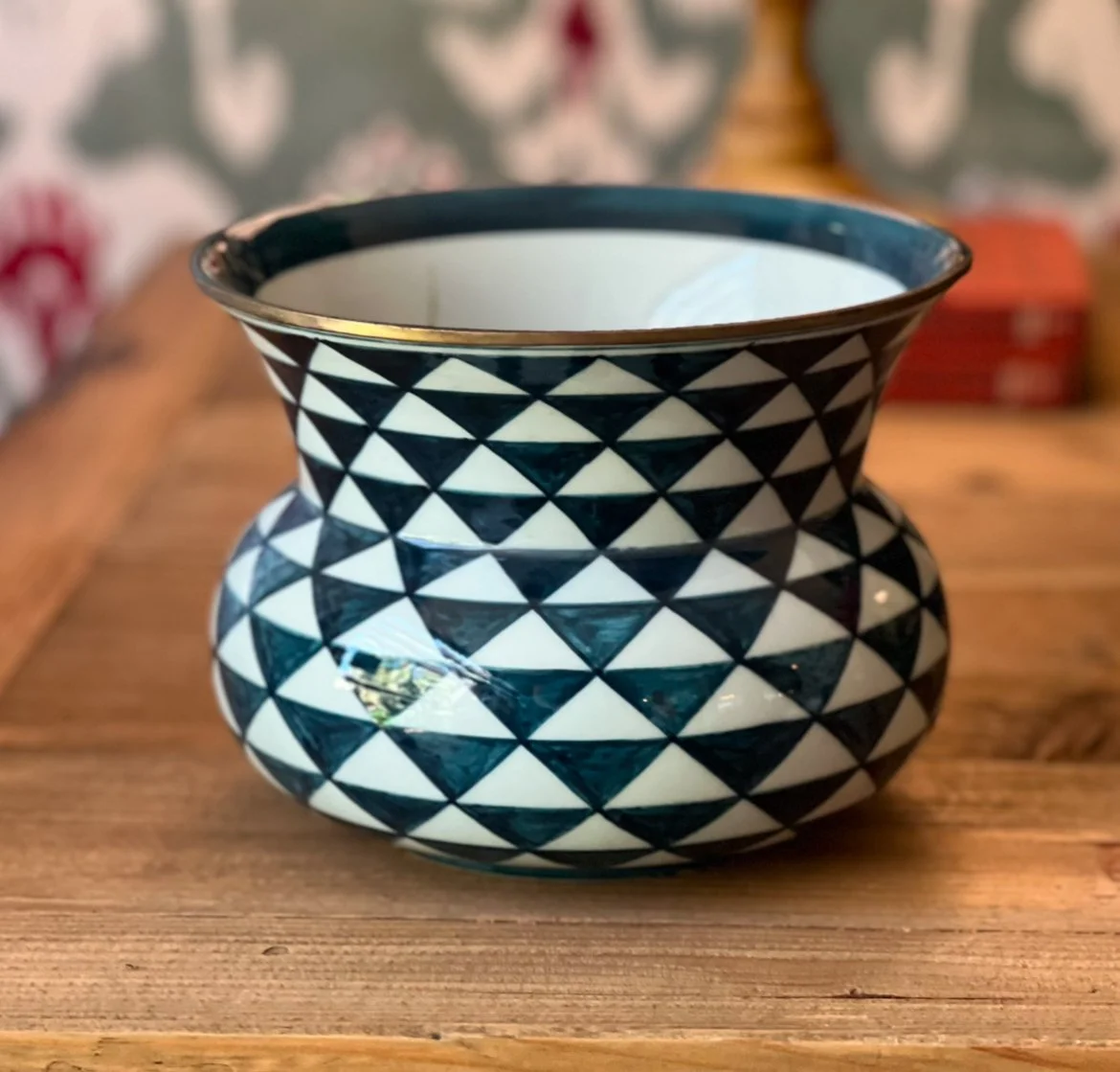 Vaso Ceramica Triangulos e Borda Dourada | R$ 873,00