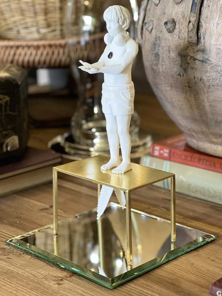 ESCULTURA MENINO FONE | R$ 3.690,00