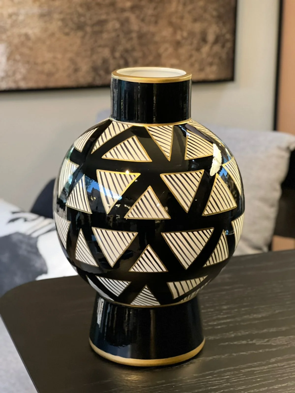 VASO DE CERAMICA BRUGES G TRIANGULOS PRETO | R$ 2.875,00	