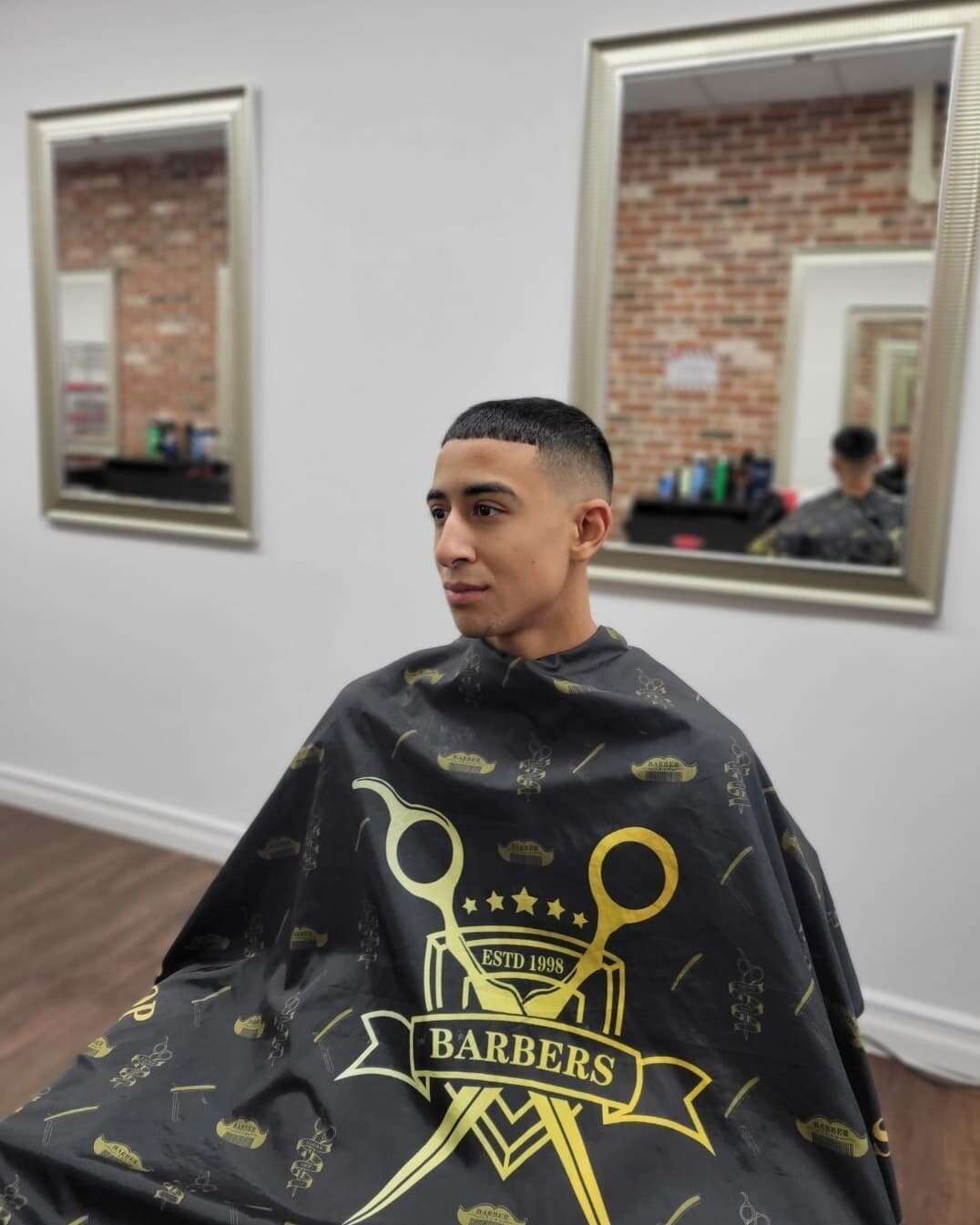 Swipe to see the before 😱 👉

#barbershop #haircut
#barber #barbershopconnect #barberlove #barberconnect #manhassetbarbers #manhasset&nbsp; #plandomeroad #manhassetmoms #11030