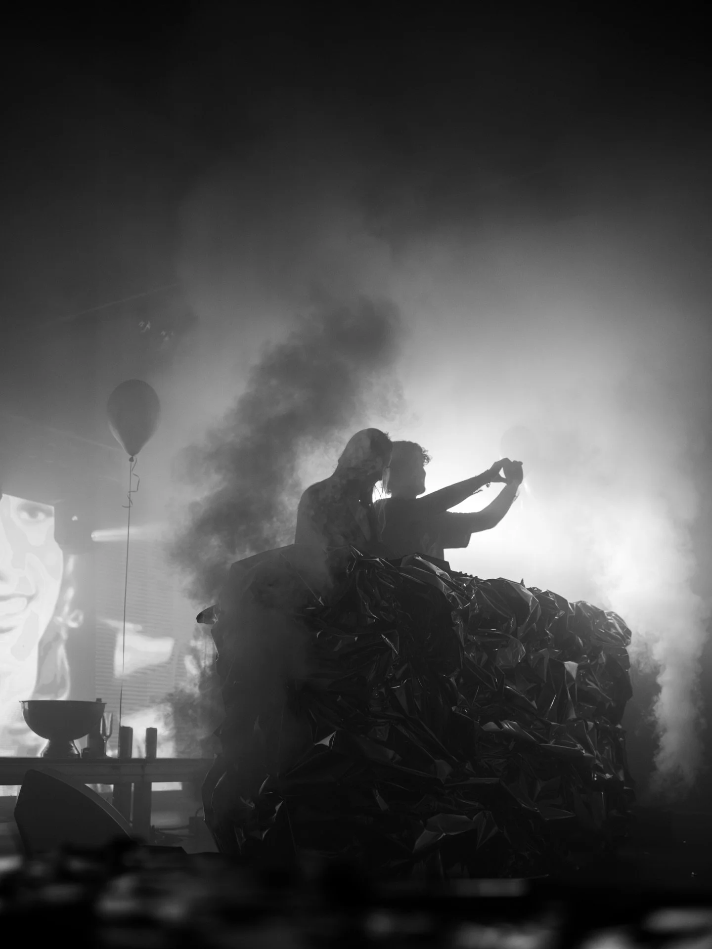 Jag skulle g&ouml;ra en mapp p&aring; telefonen med de mest betydande bilderna och klippen fr&aring;n 2025. Det blev 175 st 🤯 Hur blev just det h&auml;r &aring;ret mitt mest intensiva hittills? Efter en morgonmeditation f&ouml;r ett par &aring;r sed