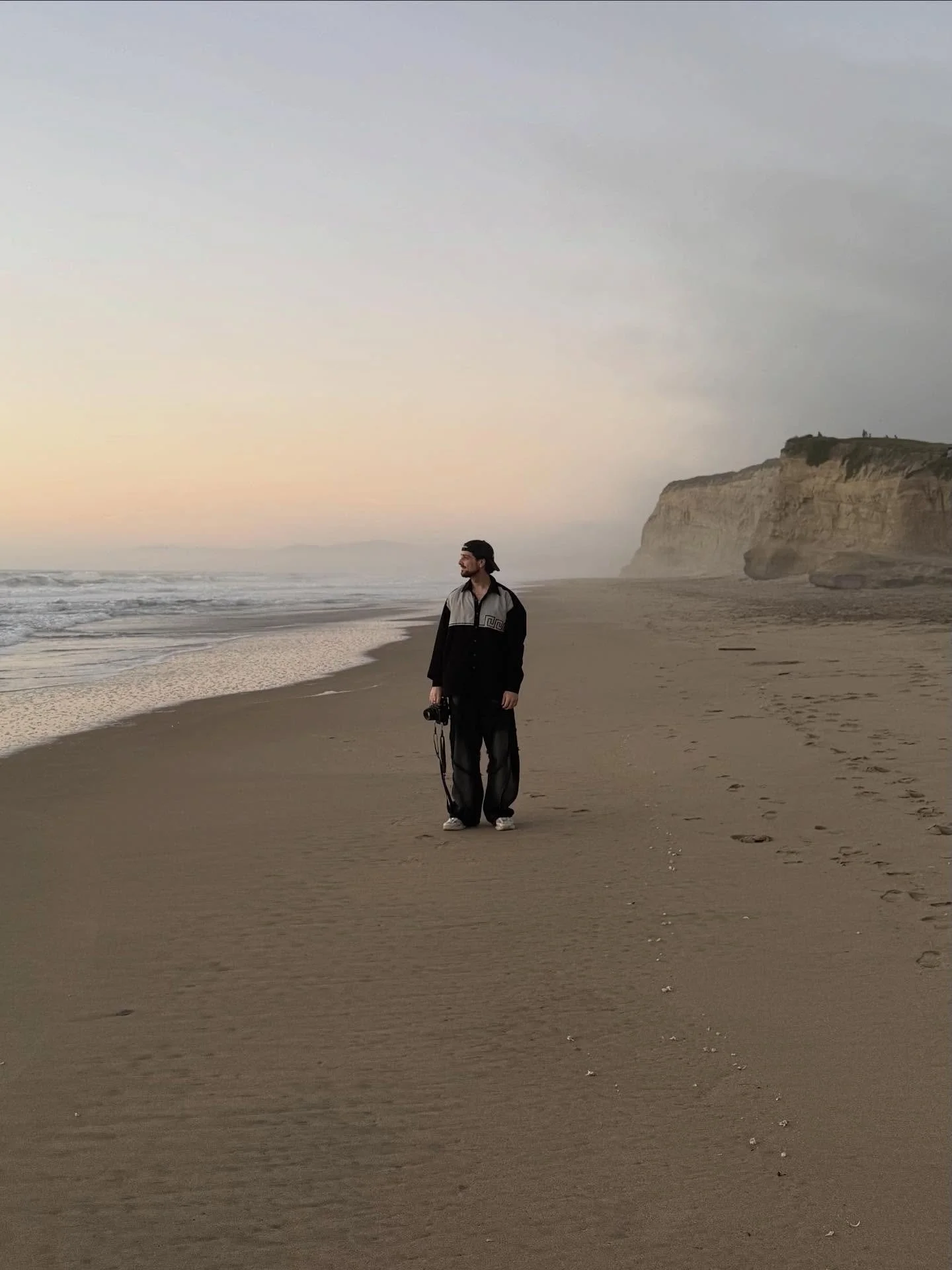 A friend said, &ldquo;enjoy the golden state of mind&rdquo;, and it really makes sense now. The warm sunlight has a kind of presence. Sea lions rest in it, people open up in it, and even the fog glows with it at sunrise and sundown. 

Yesterday, a do