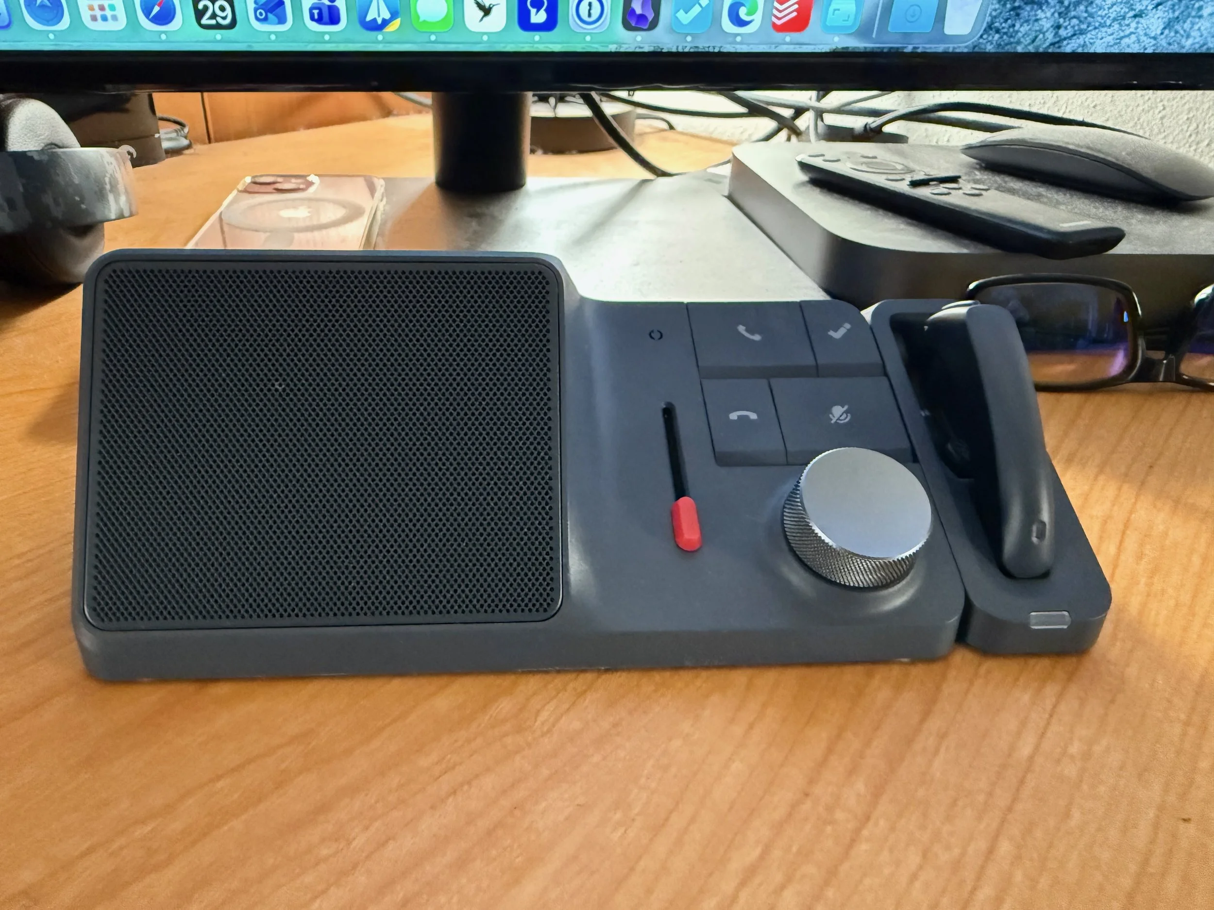 Review: Is the HiDock H1 the Ultimate Work-From-Home Upgrade?