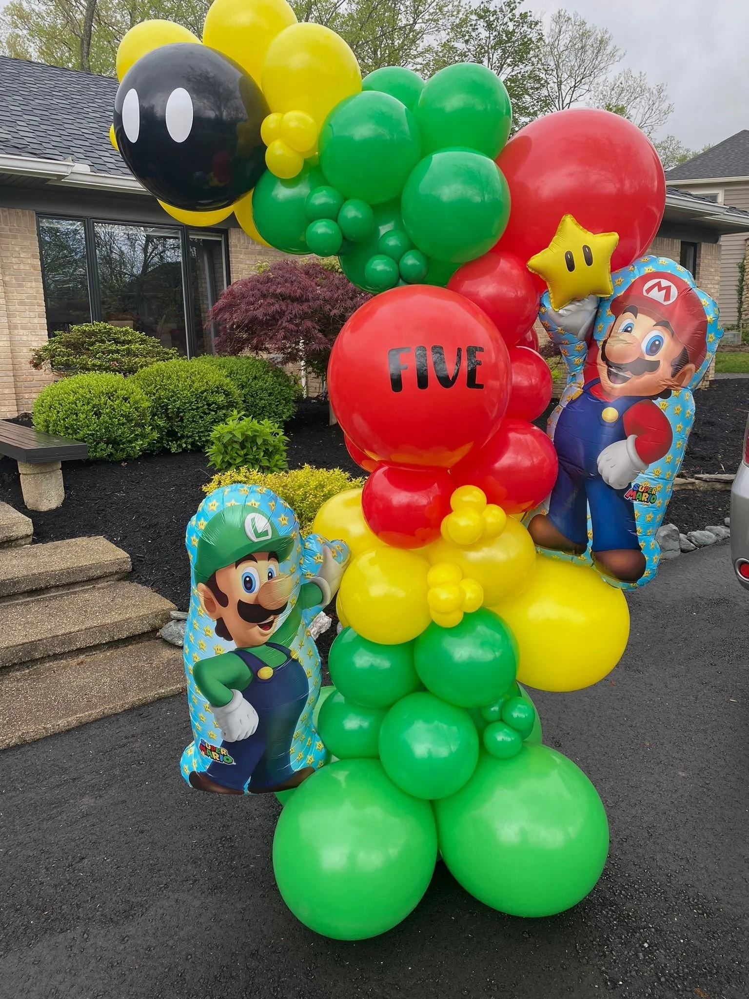 Outdoor Balloon Decoration for Birthday Party