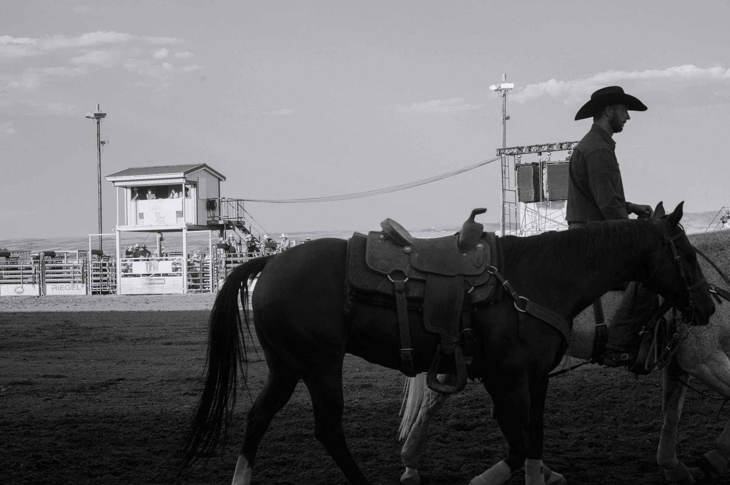 western-docu-17.jpg