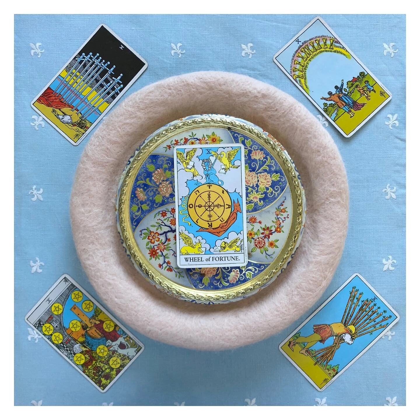 Hi Friends 💕Are you looking to 
close out your year with an in-depth dive into the things you care about the most? 

I&rsquo;m opening my books again to offer Tarot readings! 
I&rsquo;d love to explore how your beliefs, relationships, and emotions  