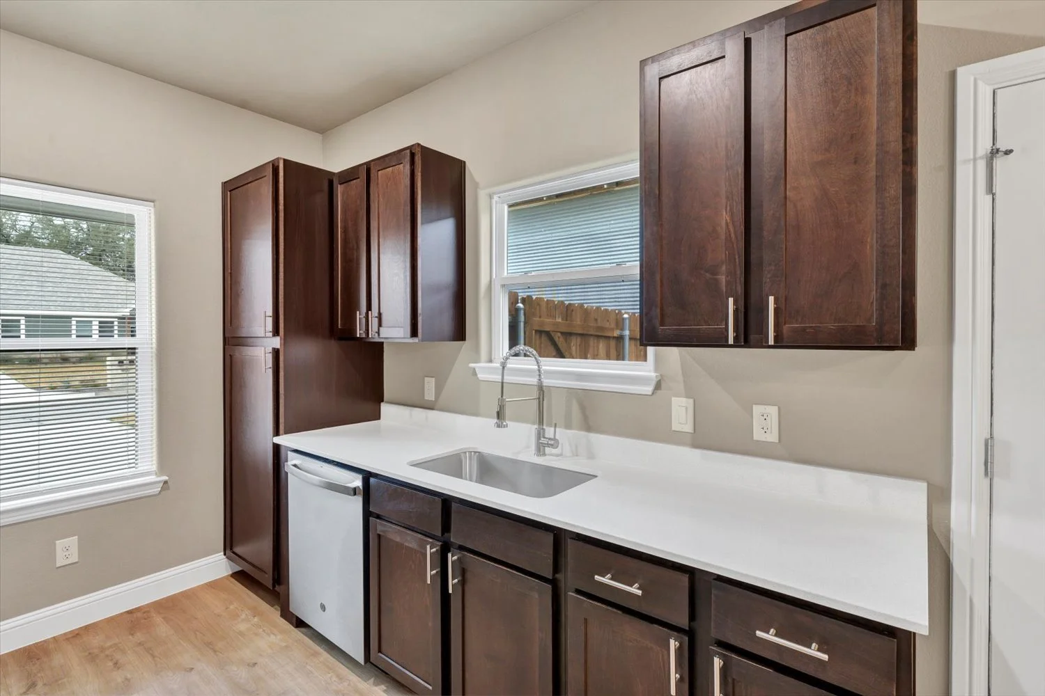 73-Modlux.Media.404 Lake View St_DSC02710.jpg