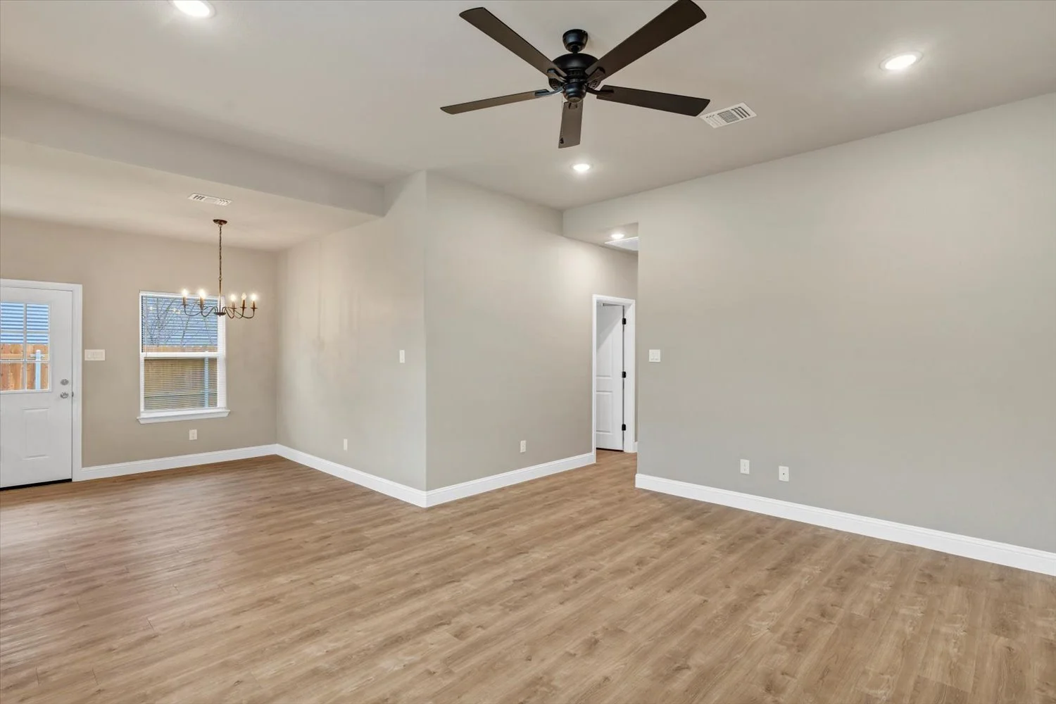 69-Modlux.Media.404 Lake View St_DSC02690.jpg