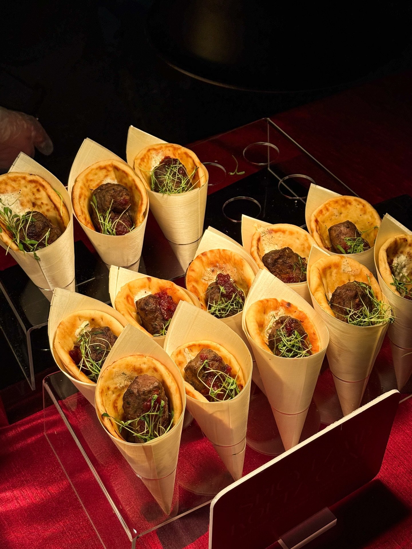 some of our favorite bites from the other night! 

🌯 spicy lamb kofta cone
🥡 singapore garlic noodles
🫔 tamal bites
🍄&zwj;🟫 mushroom truffle calzone
🧀 spicy vodka beef ragu cannelloni