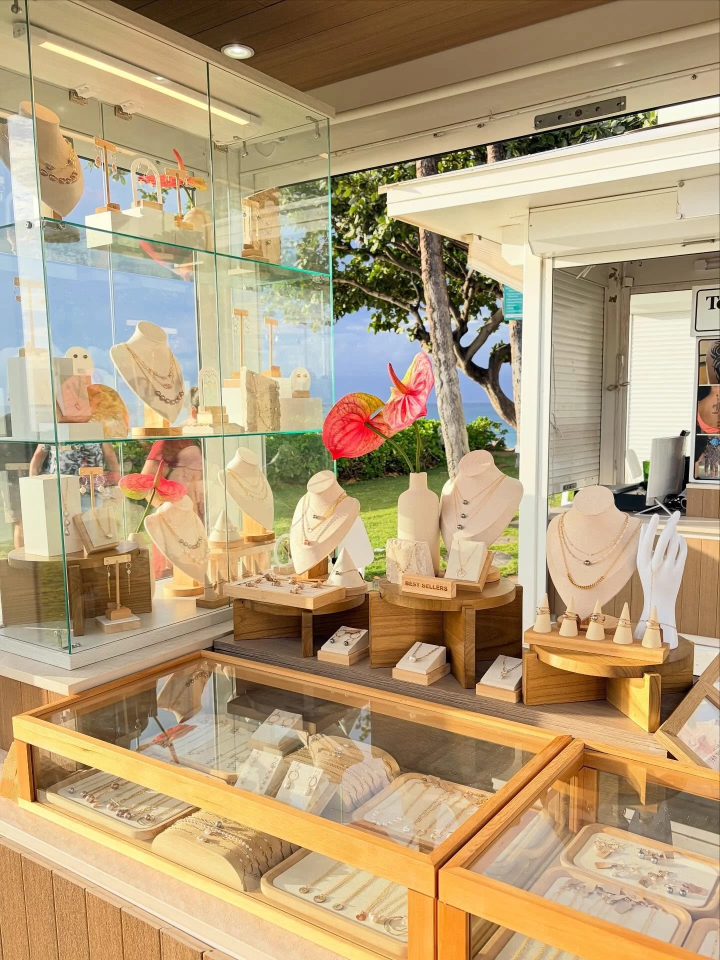 Our Whalers Village kiosk has been open for over a month now and we are so extremely grateful! Thanks to all of you for making dreams a reality 🫶🏼

#mauipermanentjewelry #permanentjewelrymaui #maui #kaanapali #thingstodoinmaui #aloha #mauijewelry #