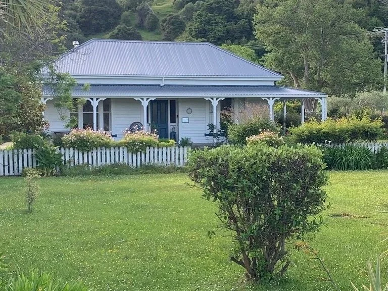 Halfmoon Cottage in Barry's Bay, Banks Peninsula