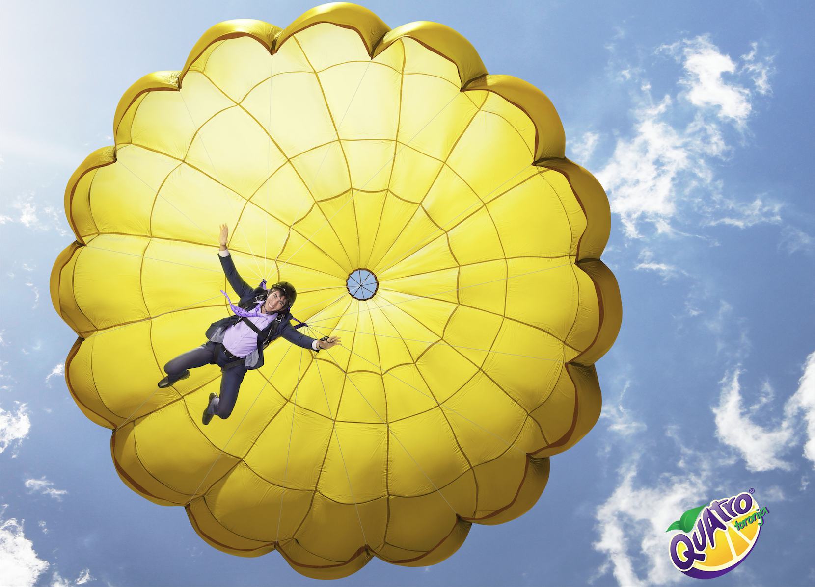 quatro_parachute_mariaelisaduque.png