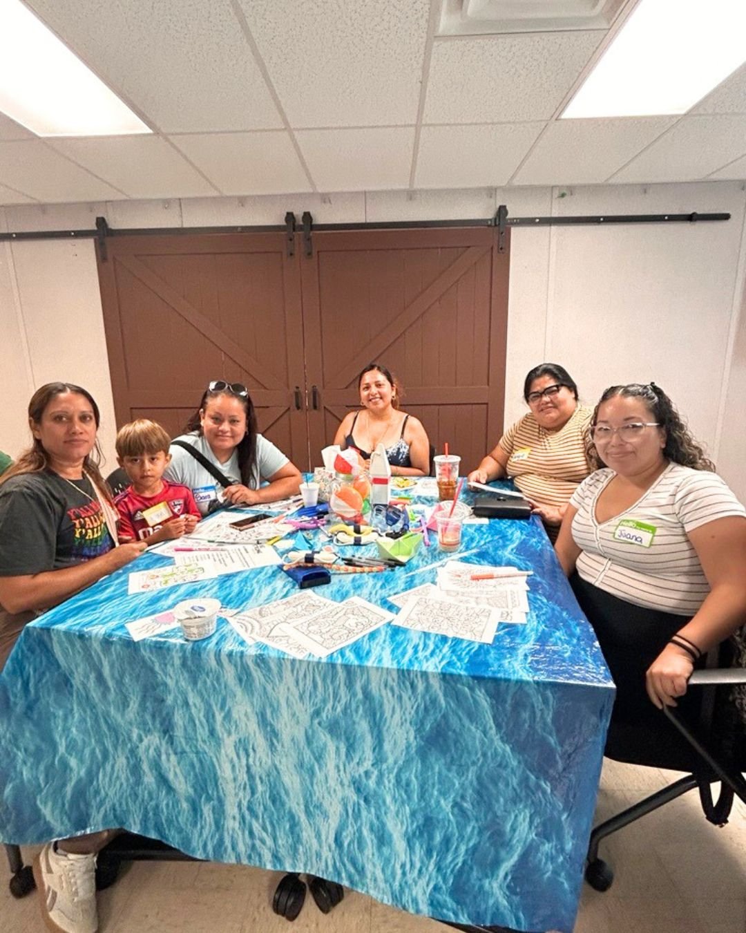 Nos encanta ver a los padres reunirse en el Centro Familiar para tomar un caf&eacute; y charlar un rato ☀️☕

Hoy organizamos nuestro Caf&eacute; Para Padres, donde madres y padres hablaron sobre encontrando esperanza en la lucha de cada d&iacute;a. G