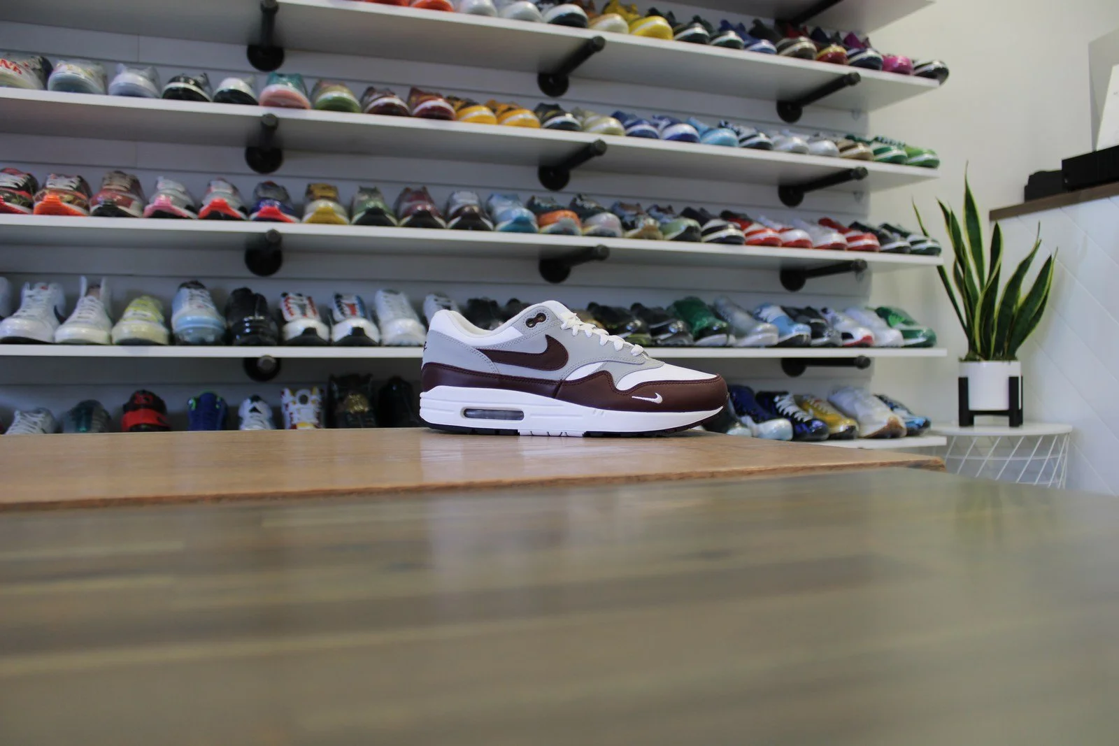 mystic dates air max