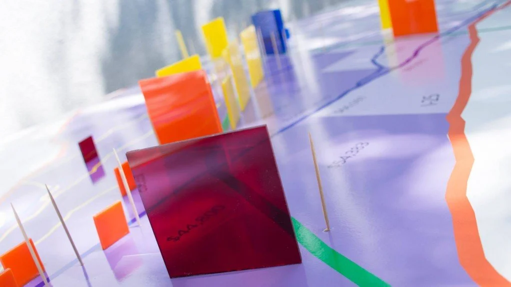 Three-dimensional asset map showing relationship among median income in areas of City of Santa Fe, locations of grocery stores, locations of fast food restaurants and vehicular circulation routes. Inquiry into food deserts in Santa Fe and who has acc