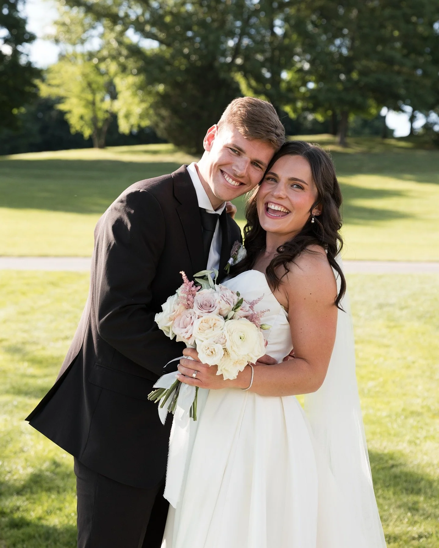 Lindsay &amp; Paul&rsquo;s wedding was so so special!

Photographer @ana.dc.photography 
Venue: @marlboroughcountryclub 
Florals: @bespoke_blooms_ma 
DJ: Al Berese
