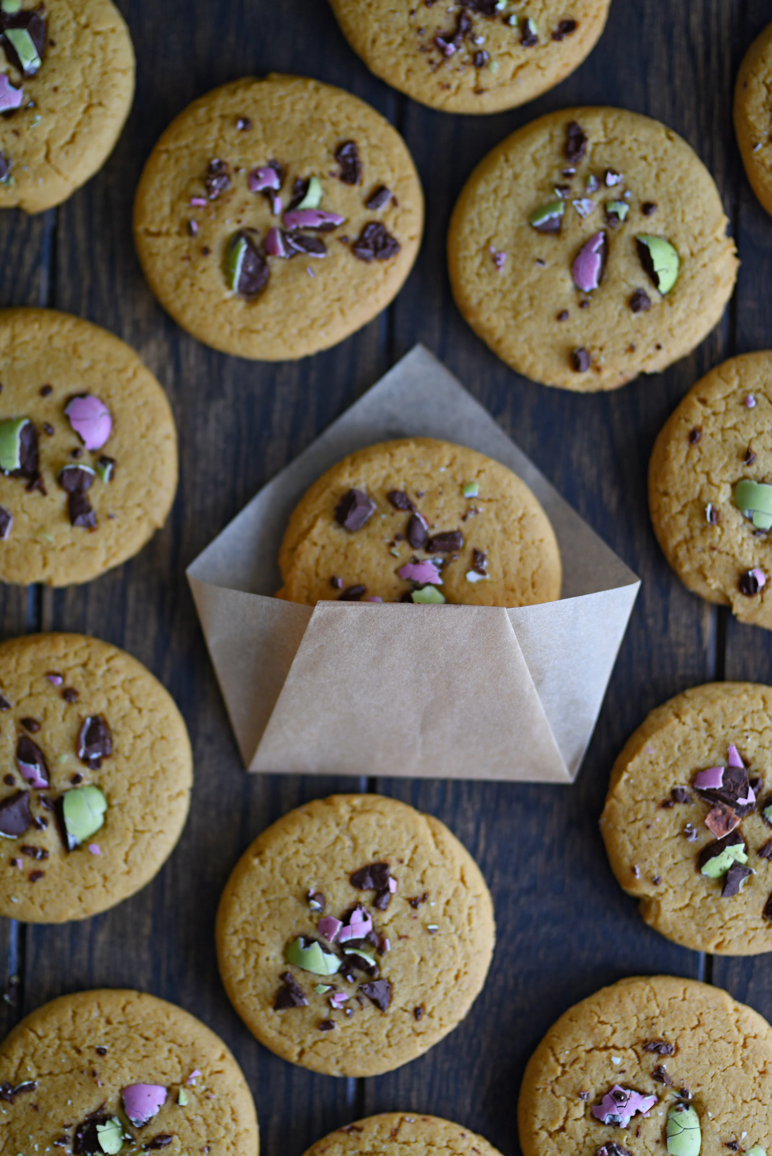Påskiga cookies och kakpåsar