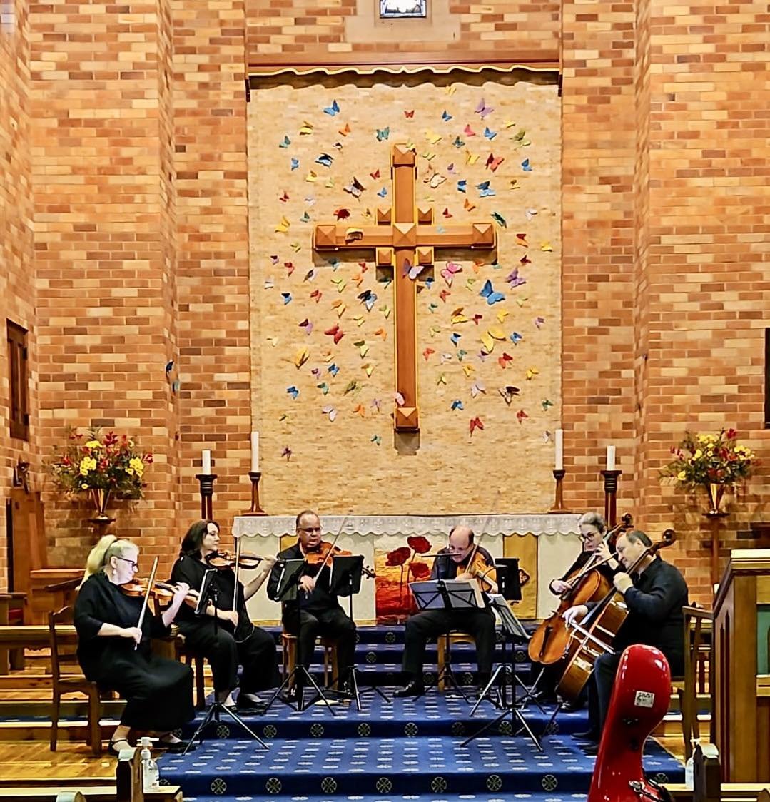 Back to Sextets for @acaciaquartet&rsquo;s Griffith show last night. 

The beautiful St Alban&rsquo;s Cathedral, ⛪️ (we particularly enjoyed the lovely origami butterflies 🦋 surrounding the cross), was a wonderful space for Acacia Quartet&rsquo;s 🎻